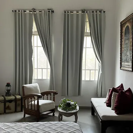 Charming In The Walled Apartamento